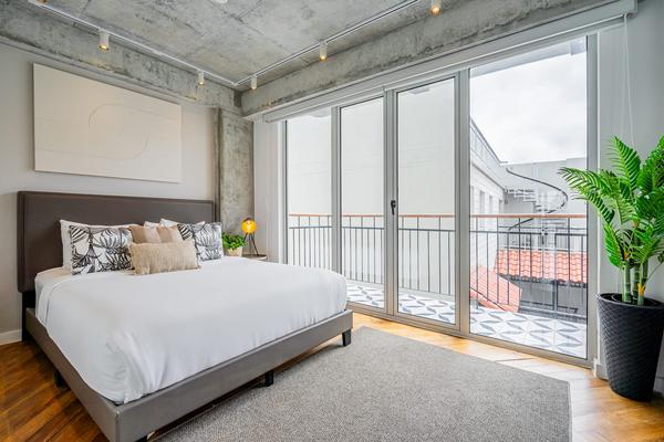 Divine 2BR in Plaza Herrera