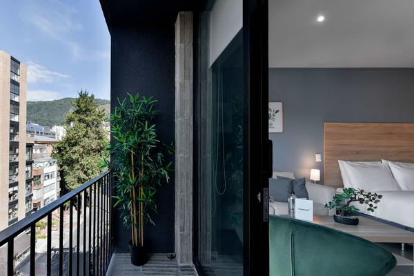 Radiant Loft w/ Balcony in El Nogal