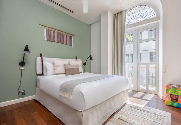 Luminous 2BR w/ Balcony in Casco Viejo