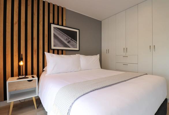 Elegant 2BR with Balcony in Miraflores