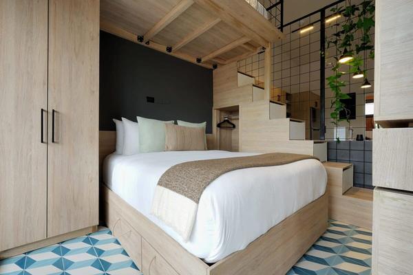 Sophisticated Loft in Santa Ana