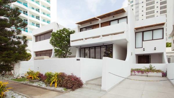 Bayfront 2BR Design Home · Castillogrande