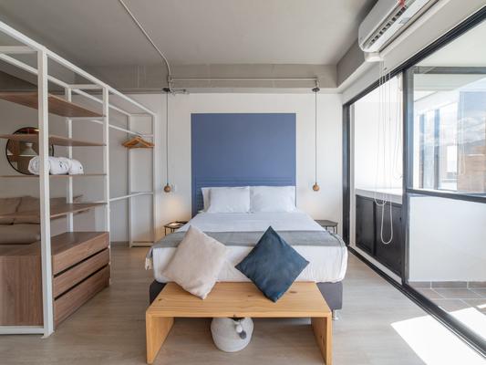 Astounding Loft w/ AC  in Laureles